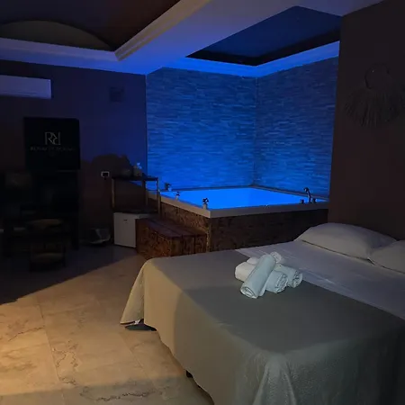 Royalty Rooms & Spa-3